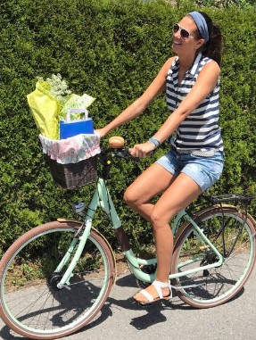Claudia auf dem Fahrrad